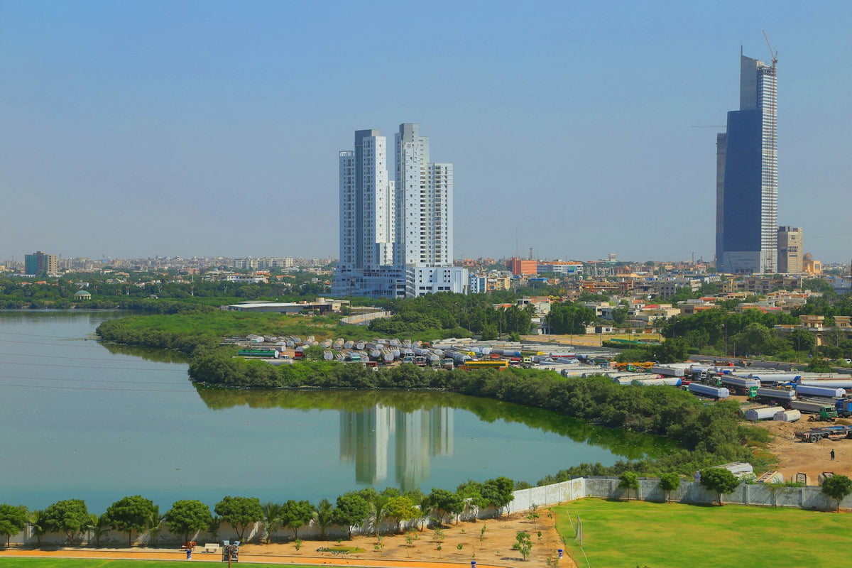 Clifton, Karachi waterfront near Boat Basin on a sunny day (photo: Muneer Ahmed, Unsplash)