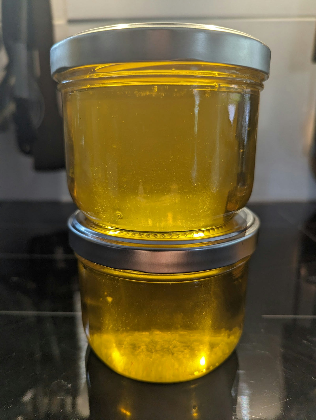 Bottles and tins of homemade ghee during ghee production (photo: Quentin Fahrner, Unsplash)